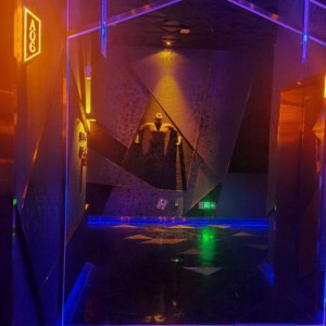 品鉴会上销售酒的技巧（品鉴场合下的酒品销售策略与技巧）